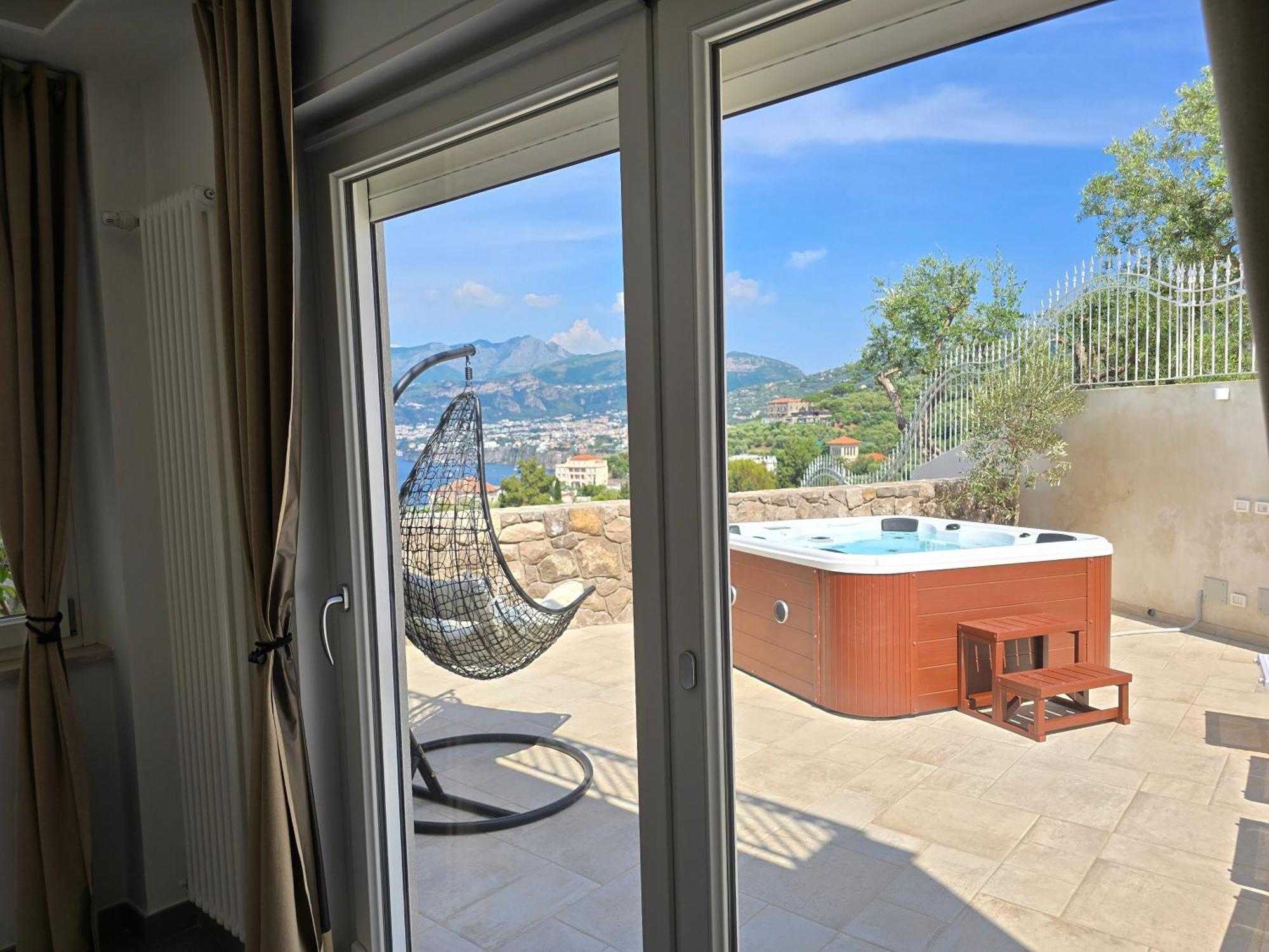 Apartment Laca - Sensational Coast View With Jacuzzi