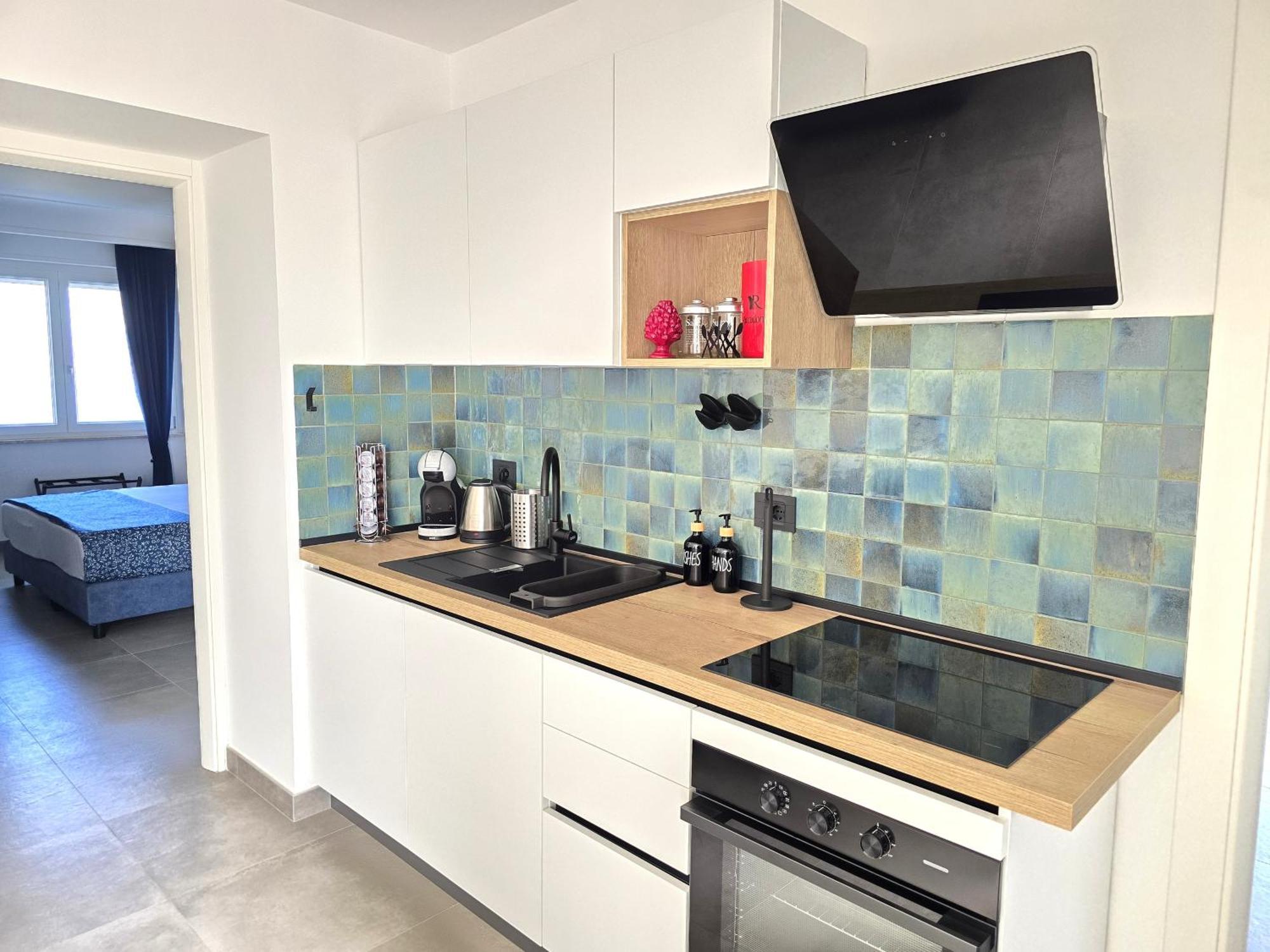 Apartment Laca - Sensational Coast View With Jacuzzi